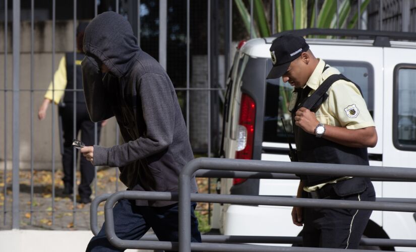 Adolescente apontado como 3º suspeito de massacre foi detido uma semana após o ataque em Suzano 