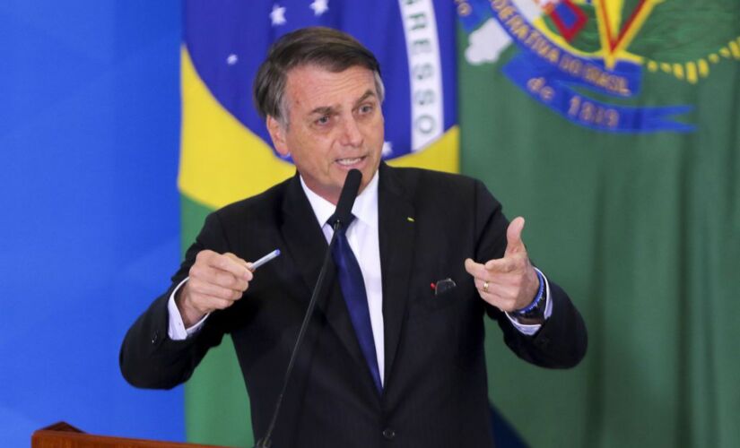 Jair Bolsonaro durante assinatura de decreto que flexibiliza liberação de armas no País