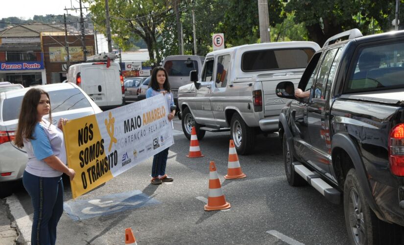 Coordenadoria de Sistema Viário realizou a ação  que faz parte da campanha Maio Amarelo, na avenida Dr. Antônio Pires de Almeida