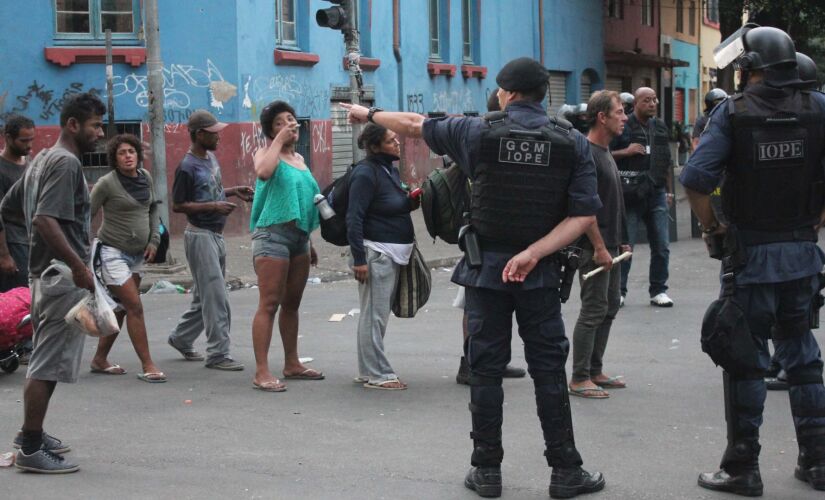 GCMs fizeram ação na cracolândia; vítima chegou a ser levada com vida para a Santa Casa, mas morreu poucas horas depois