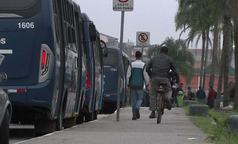 Uma greve de motoristas e cobradores de ônibus afetou a circulação de 66 linhas em Guarulhos, na Grande São Paulo