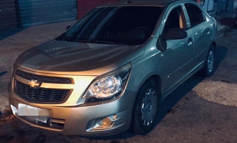 Carro foi localizado na rua Estella Mazuca, na Vila Margarida, em Ferraz de Vasconcelos; menores seguem a disposição da Justiça 