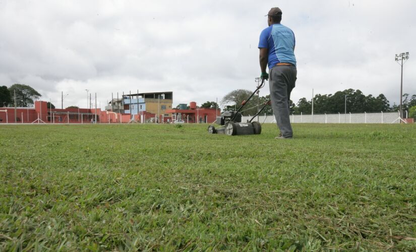 Estádio já passou por pintura, as grades foram trocadas, o mato capinado e os vestiários reformados 