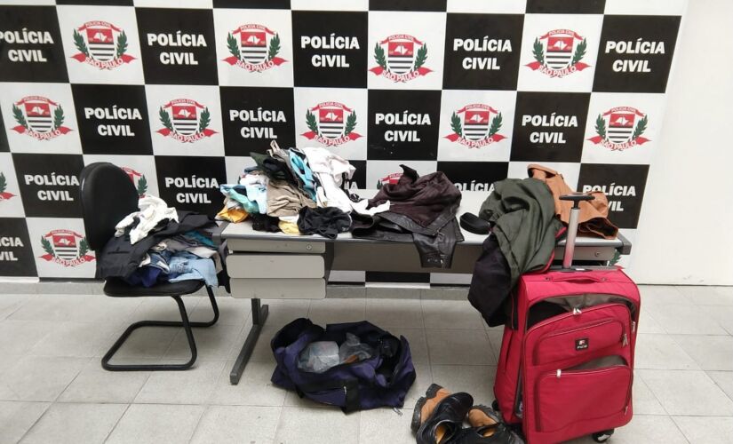 Os objetos roubados pelos criminosos foram recuperados pela Polícia de São Bernardo; vítima foi agredida durante o assalto 