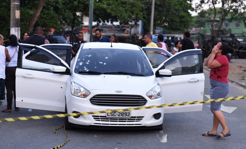 Carro do músico Evaldo Rosa dos Santos foi alvejado com 83 tiros em Guadalupe, no Rio; catador também morreu na ação