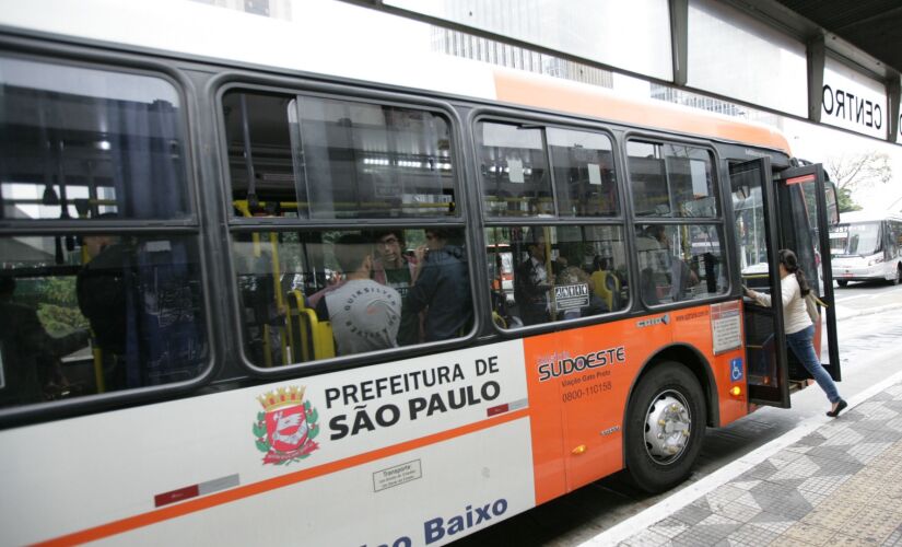 O prazo inicial de contrato com empresas de ônibus era de 15 anos; emenda na legislação aumentou o tempo para 20 anos