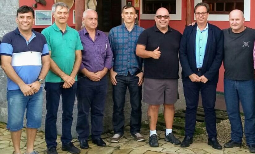 Machado Neto (de paletó escuro) fez a visita com a missão de conhecer a região e preparar um diagnóstico de turismo regional