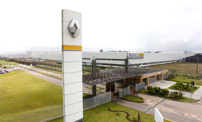 A Renault afirmou que está estudando a proposta com interesse; as ações da empresa e da Fiat Chrysler saltaram mais de 10%