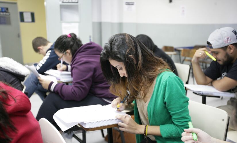 As bolsas de estudo ofertadas são parciais, de 50% do valor da mensalidade, e integrais, de 100%, e são para o segundo semestre 
