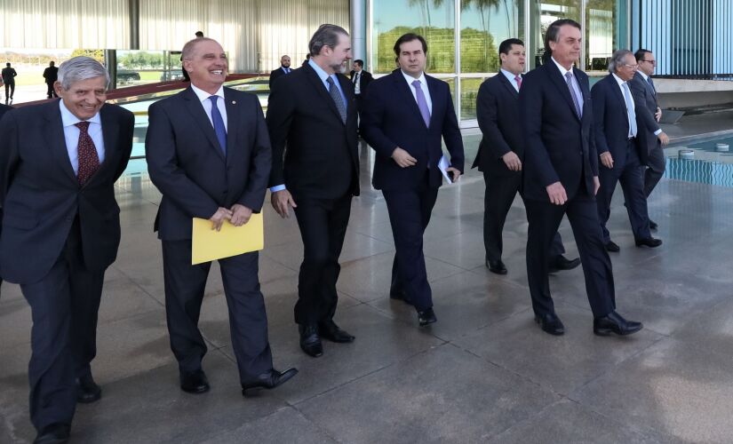 Encontro também contou com  os ministros Augusto Heleno, Onyx Lorenzoni e Paulo Guedes