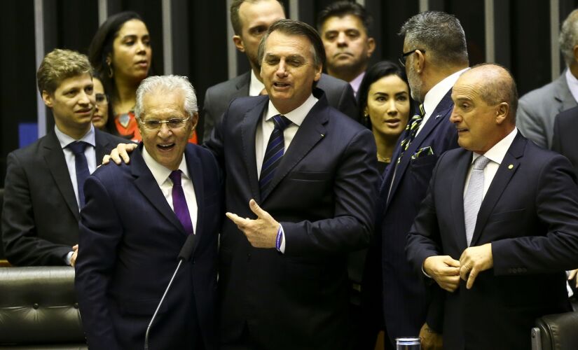 Bolsonaro participa de homenagem a humorista; 'um gesto de carinho e respeito', segundo Onyx