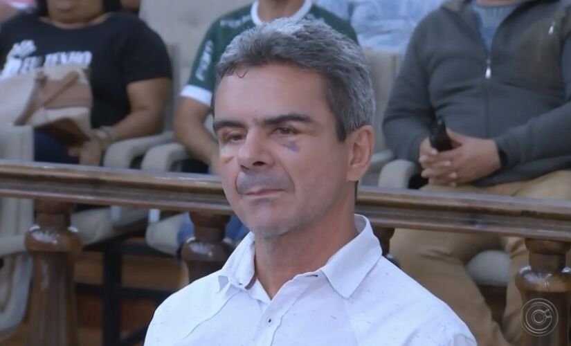 De acordo com a Comissão Processante, o prefeito deixou 
de tomar medidas para evitar prejuízos aos cofres públicos