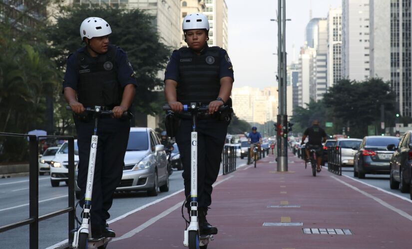 Prefeitura alega que, sem cadastro, empresas de patinete operam irregularmente na cidade