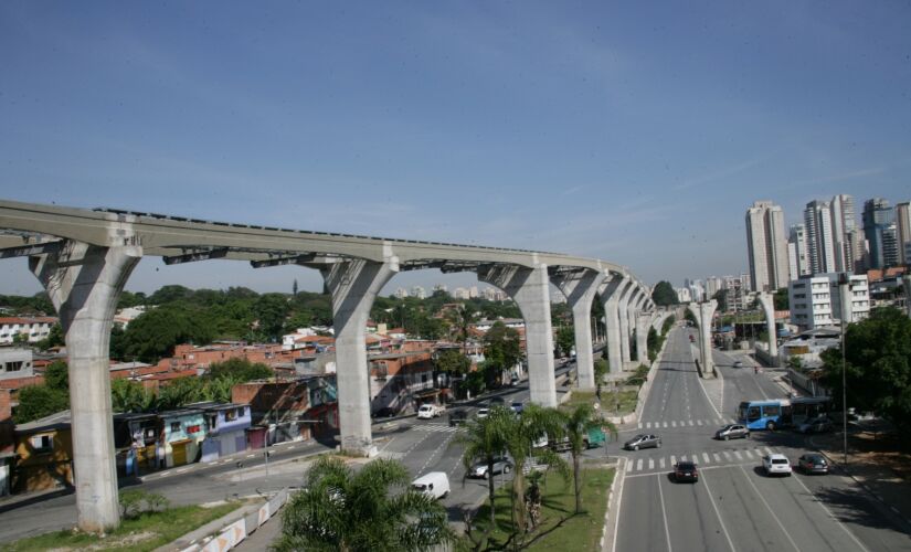 Empresa responsável pelos trens faliu e não entregou os veículos; Linha 17-Ouro deveria ser entregue em 2014 para a Copa 