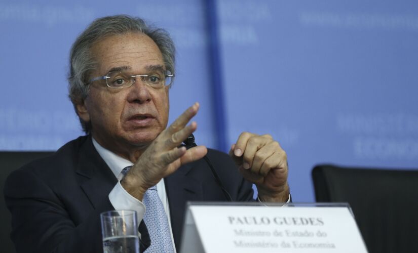 Ministro da Economia  diz que estuda liberar dinheiro para impulsionar a economia brasileira