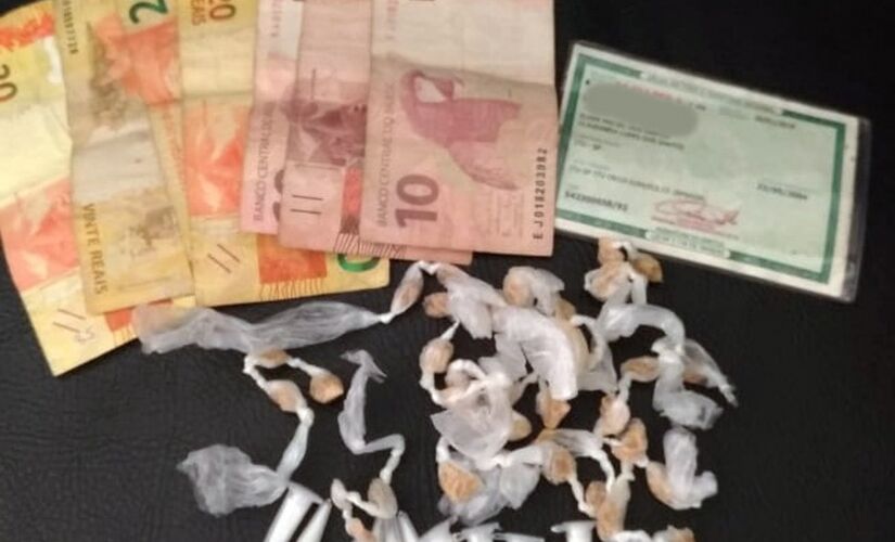 Com o menor foram apreendidos 36 porções de crack, 12 porções de cocaína e R$ 110; apreensão aconteceu na manhã de quarta-feira 