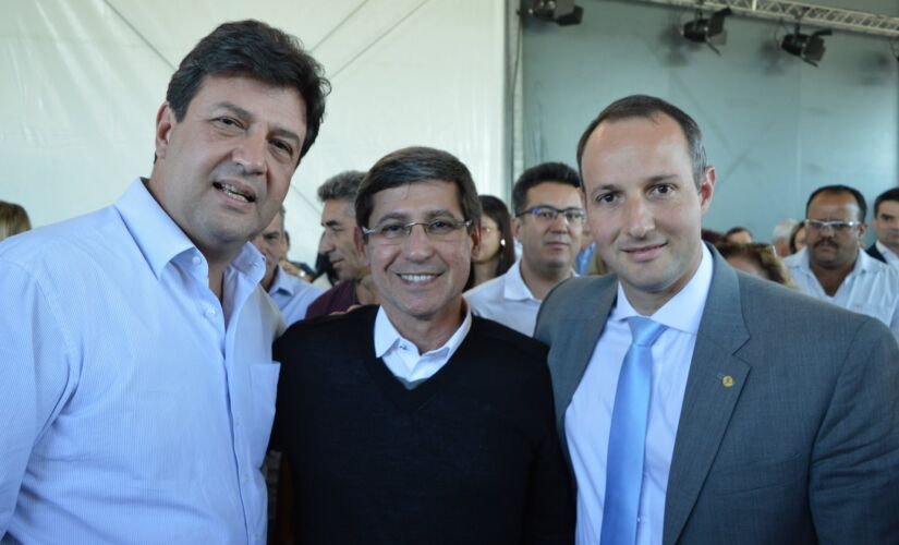 A convite do deputado federal Capitão Derrite (esq.), o prefeito Dr. Cássio Prado encontrou o Ministro da Saúde, Luiz Henrique Mandetta (dir.)