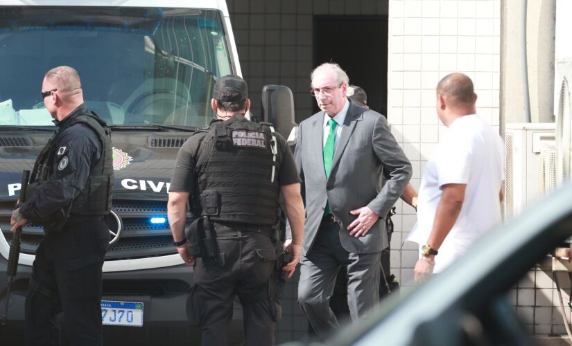 Transferência foi autorizada pela Justiça Estadual do PR; defesa sustenta que Cunha tem o direito de ficar próximo da família