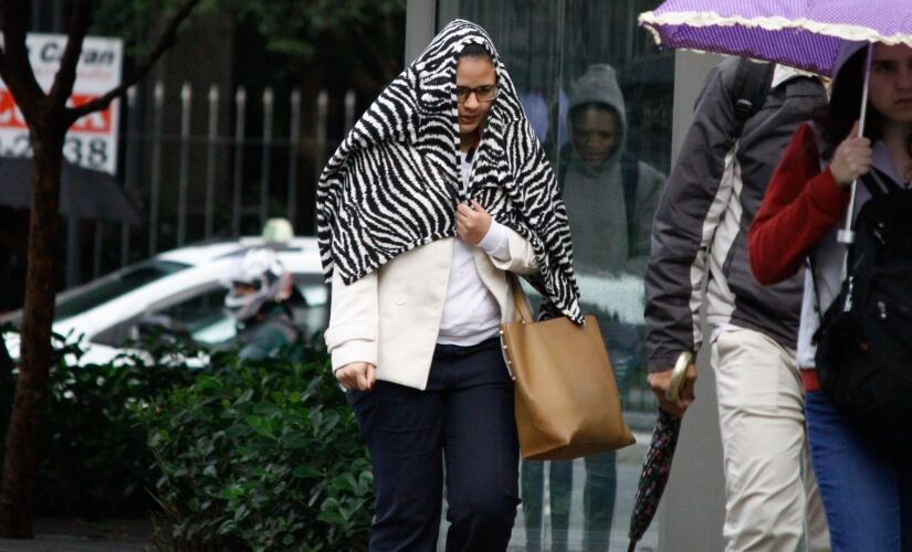 Nesta terça-feira, o céu ficou encoberto e houve garoa em vários pontos da cidade de São Paulo; a mínima prevista era de 13°C