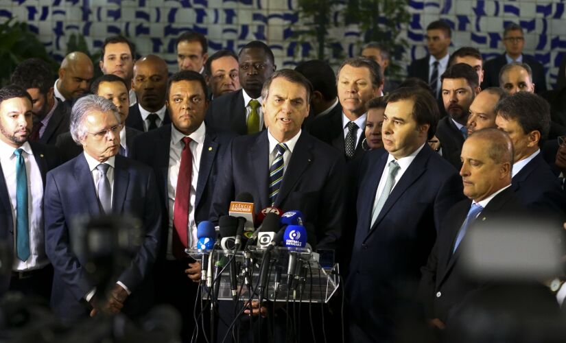 O presidente Jair Bolsonaro foi à Câmara dos Deputados ontem para entregar projeto de lei