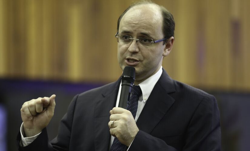 "Olhamos caso a caso, foi uma decisão difícil, mas técnica, sem dedo político", disse o secretário de Educação, Rossieli Soares