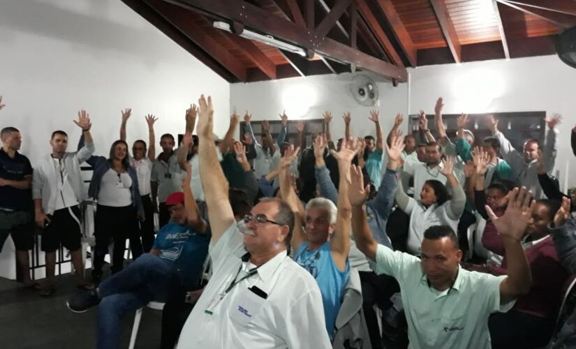 Em assembleia do sindicato dos trabalhadores, na noite de terça-feira (11), os motoristas da Viação Bertioga decretaram greve.