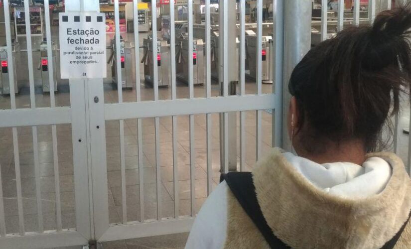 Estação Palmeiras-Barra Funda estava fechada na manhã 
de sexta-feira; Doria cita desrespeito à decisão judicial