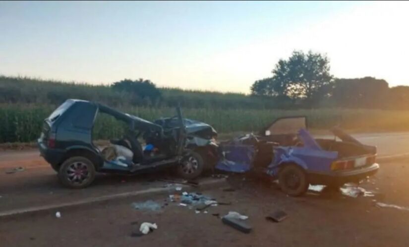 Automóvel rodou na pista e atingiu outro carro que vinha logo atrás