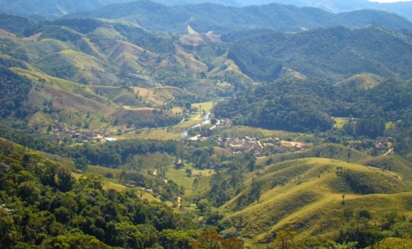 A região de Visconde de Mauá é emoldurada por araucárias, vales, corredeiras e quedas d'água formadas pelo Rio Preto