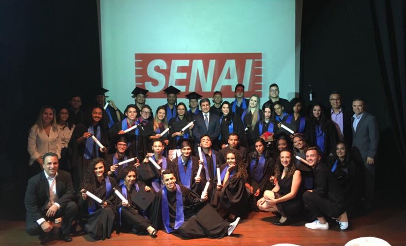 Alunos participaram do programa Jovem Aprendiz, que permitiu que atuassem em empresas