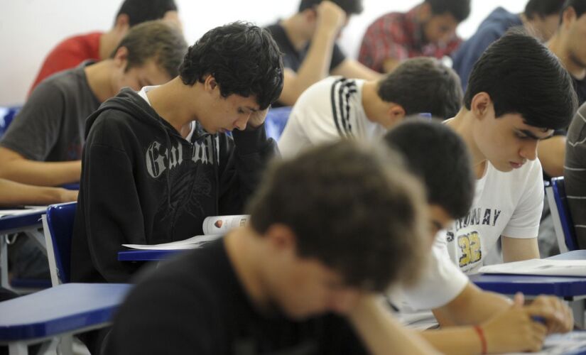 O Fies concede financiamento a estudantes em cursos superiores privados com avaliação positiva pelo MEC
