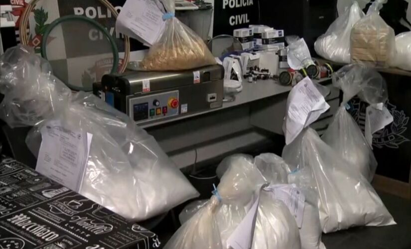 Além das drogas, foram apreendidos em uma casa equipamentos utilizados para a produção dos entorpecentes