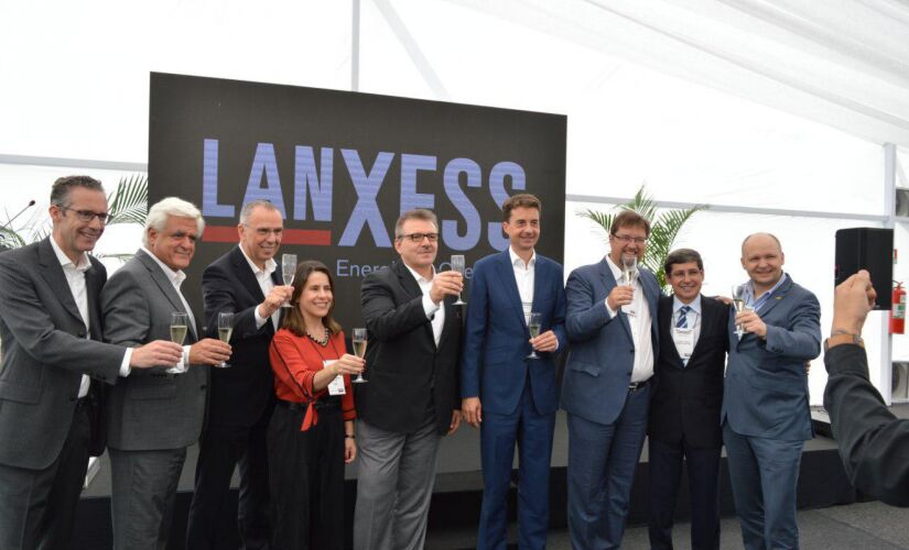Executivos da multinacional LANXESS e o prefeito de Porto Feliz, 
Dr. Cássio Habice Prado