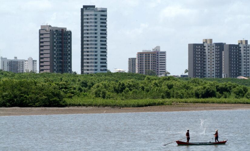 ORG XMIT: 572101_0.tif Pescadores no rio Sergipe, em Aracaju (SE). (Aracaju, SE, 01.01.2005. Foto de)