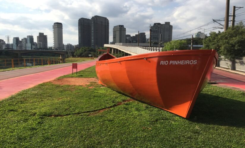 Autor da obra é conhecido por outras intervenções urbanas no rio Pinheiros, feitas desde 2006