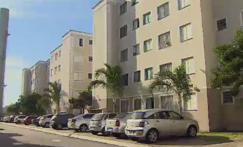 Uma criança de 3 anos caiu da janela do 5° andar de um prédio na Vila Tesouro, em São José dos Campos, no interior paulista