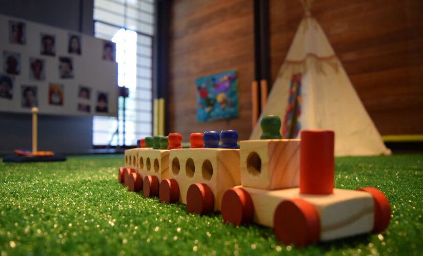 'Mundo de Brincar', realizado em janeiro e julho, proporciona momentos de alegria e descobertas com brinquedos educativos