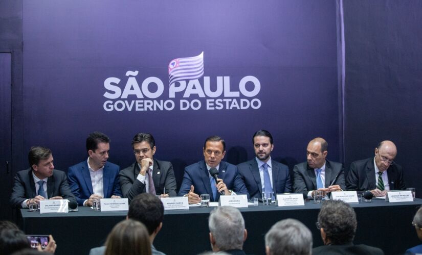 João Doria, ao lado de secretários e de prefeitos de cidades do ABC, anunciou as medidas no Palácio dos Bandeirantes