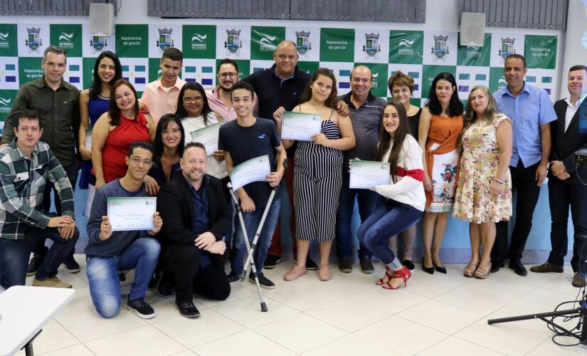 Ao todo, 112 estudantes receberam o certificado de conclusão do curso no último sábado em Itapecerica