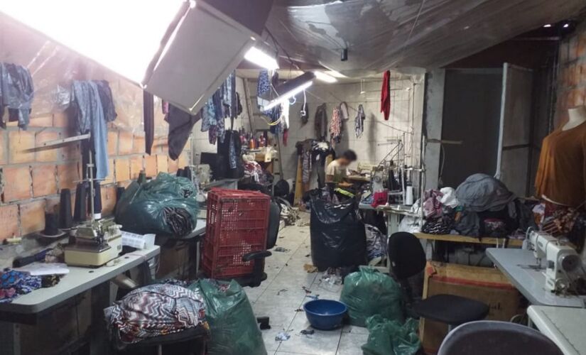Confec&ccedil;&atilde;o onde adolescente boliviano trabalhava exaustivamente em Guarulhos 