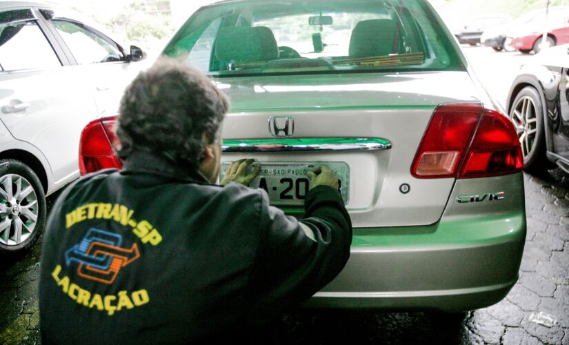 Pátio do Detran na zona oeste da Capital; ainda não é possível fazer o emplacamento com o modelo do Mercosul