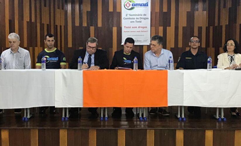 Evento aconteceu no Salão Nobre da EMEB Lyria de Toledo Pasquali