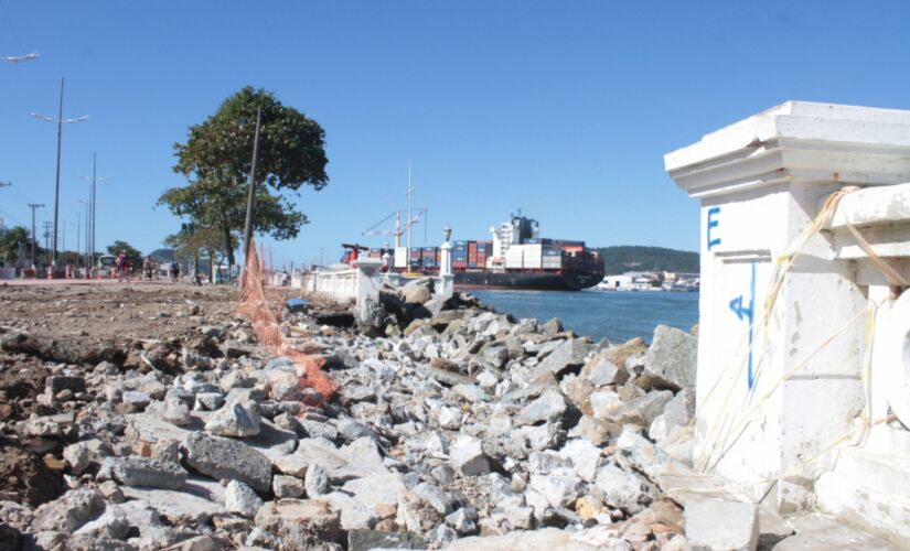 Um dos pontos mais atingidos foi novamente a Ponta da Praia, que perdeu 25 metros de mureta