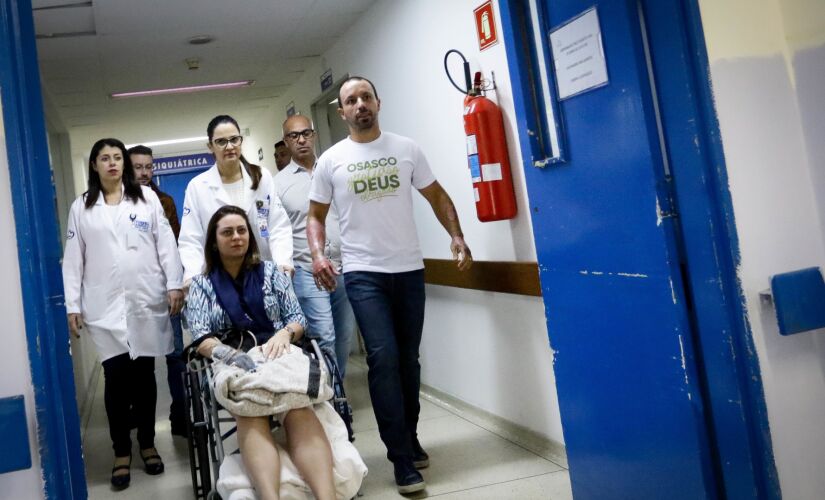 Rogério Lins e a primeira-dama, Aline Lins, receberam alta médica na manhã desta quarta-feira 