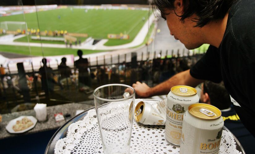Após veto do governo de São Paulo, estádios paulistas seguem não podendo vender bebidas alcoólicas 