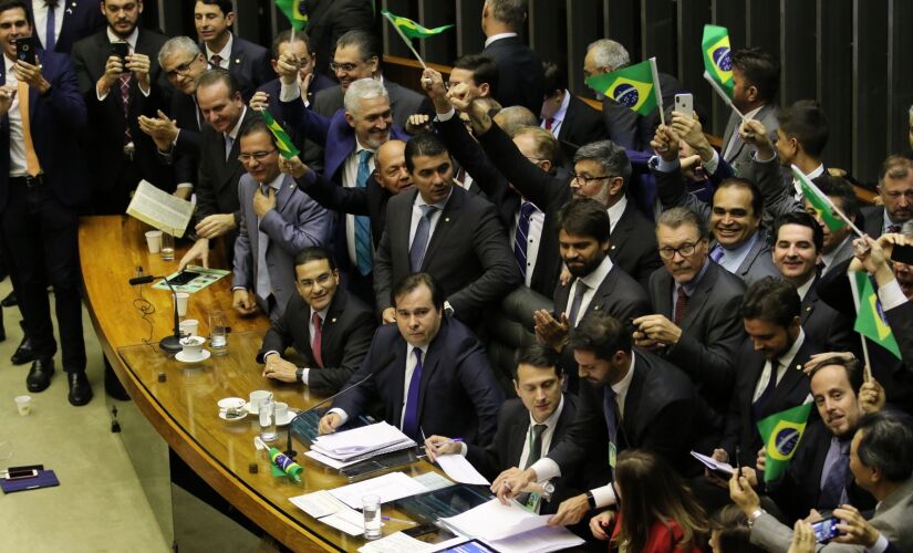 O presidente da Câmara, Rodrigo Maia (DEM-RJ), comandou a votação da reforma na quarta-feira