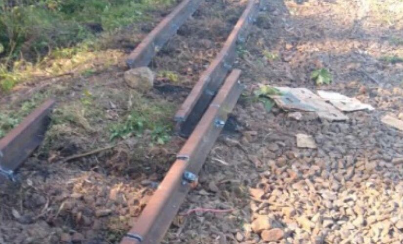 Segundo a Guarda Civil de São Roque, os estragos atingiram cerca de dois quilômetros de linha férrea