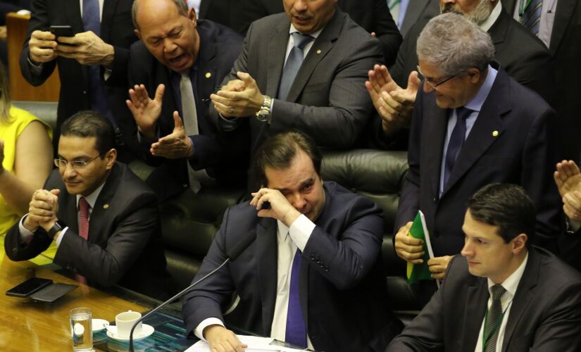Plenário aprova texto-base da reforma da Previdência por 379 votos a 131