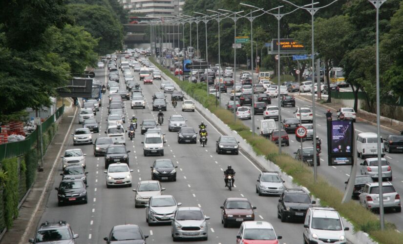 Trânsito intenso na avenida 23 de Maio, que liga o centro à zona sul da capital paulista