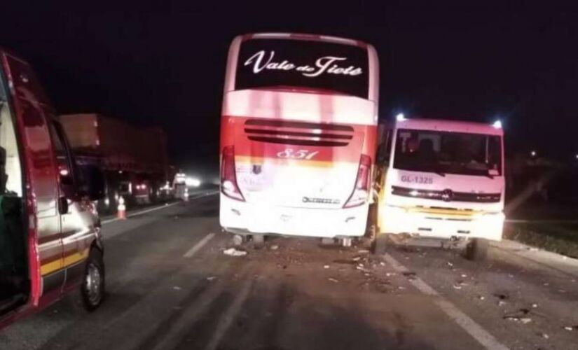 Motorista do ônibus e dois passageiros morreram no local; vítimas foram levadas para Porto Feliz 